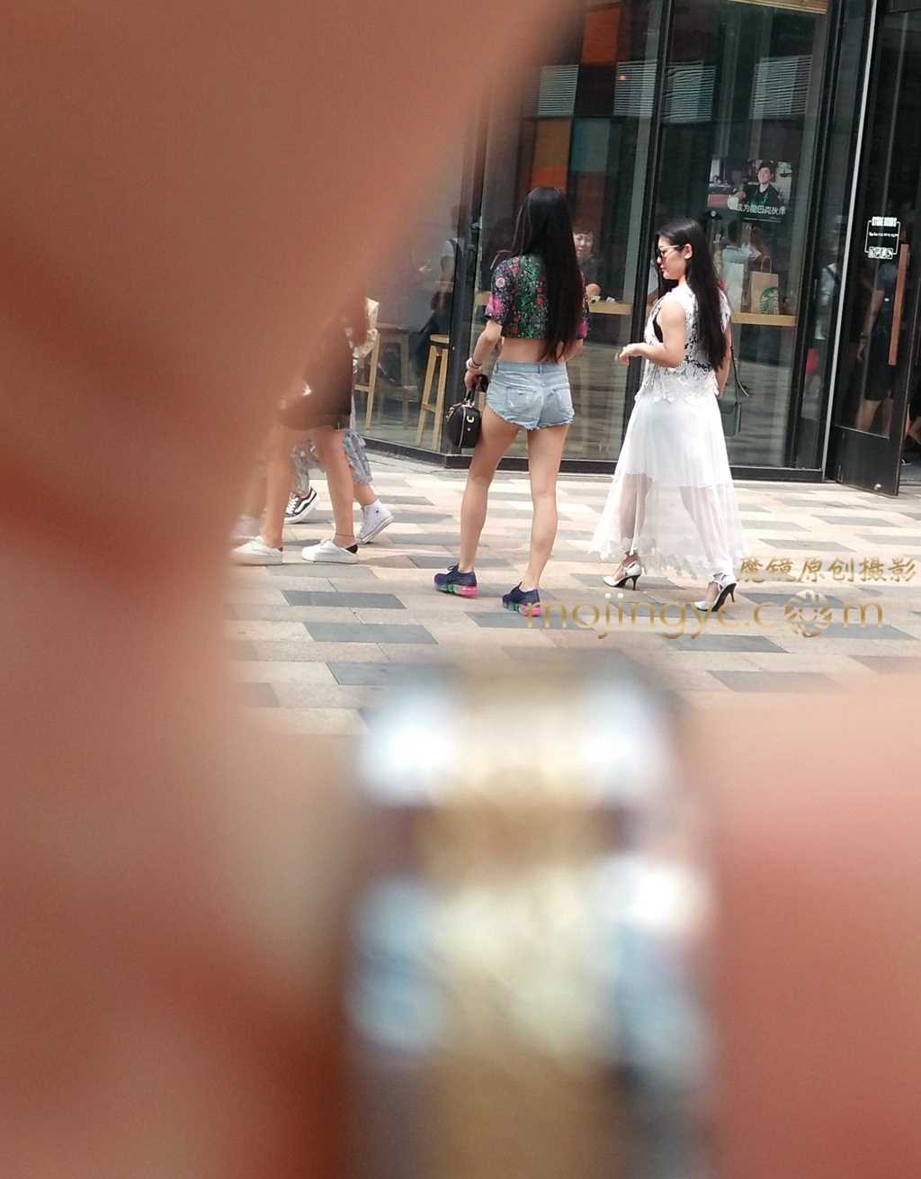 17522-q00thecebno.jpg