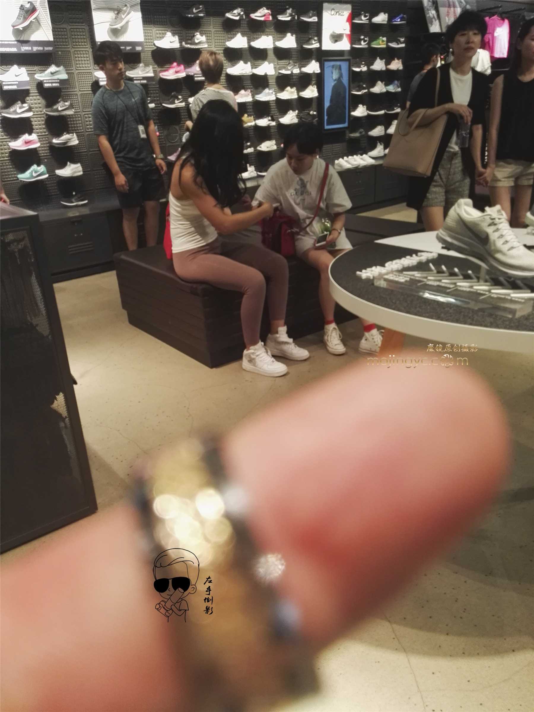 16786-04ythn3led1.jpg
