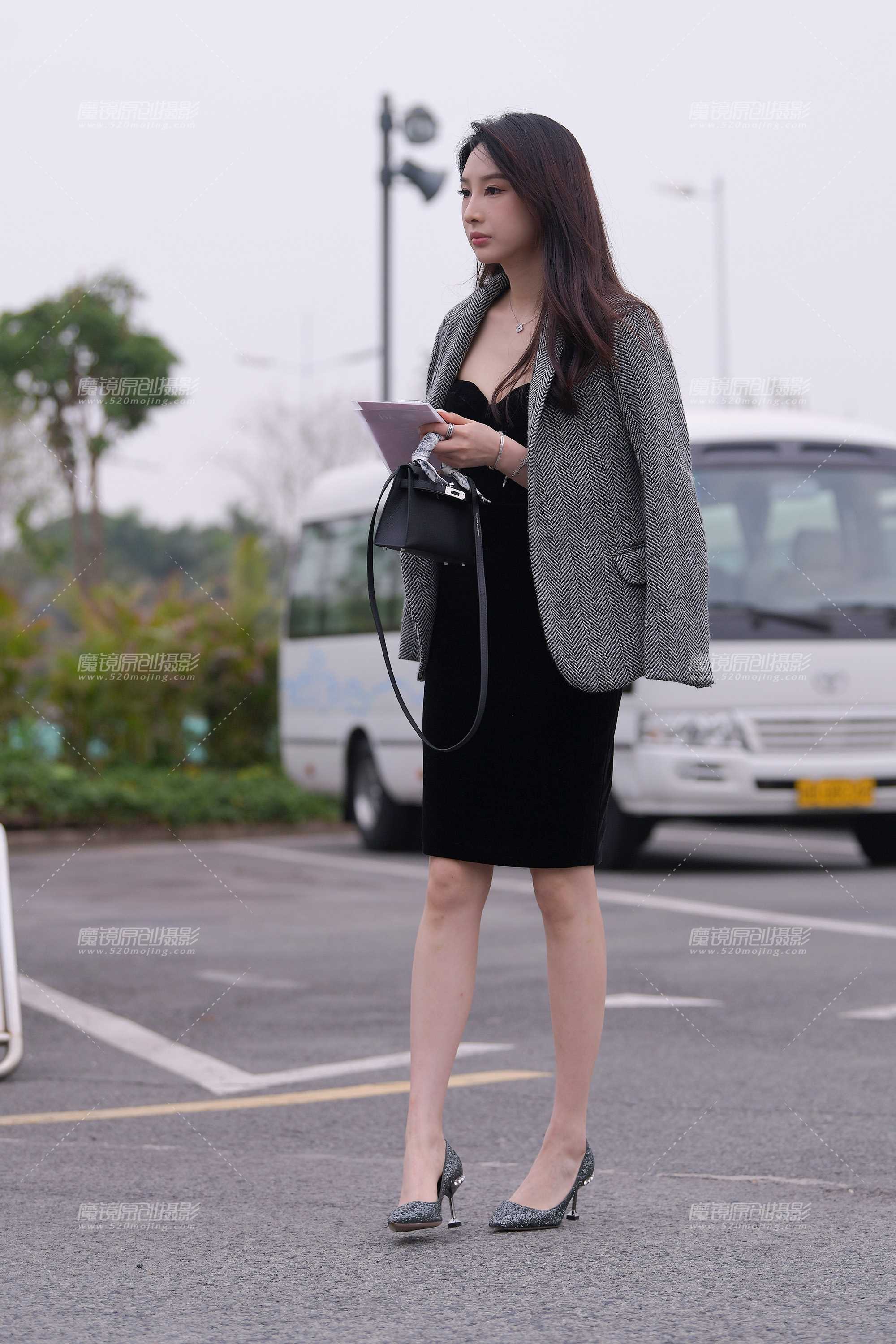 42427-ko2224q4pc2.jpg