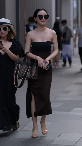 8512gf4lctsfqfp.jpg