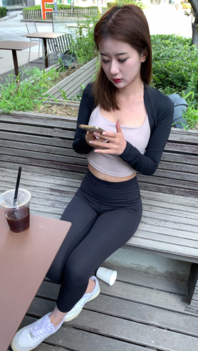 19980mu5eet2bjxk.jpg