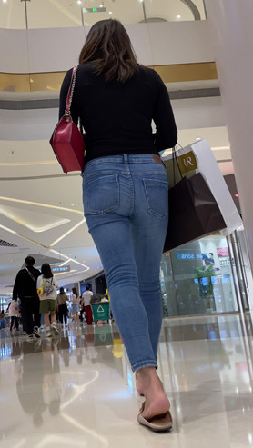 13708zn2miqu02vk.jpg