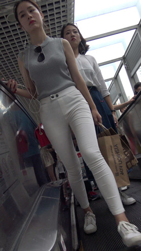 8206o3qvxrt5d2k.jpg