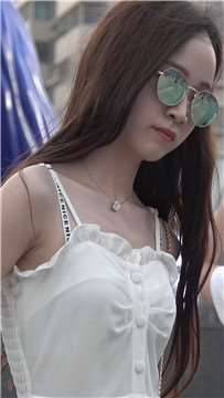 18305lyowmflx5s5.jpg