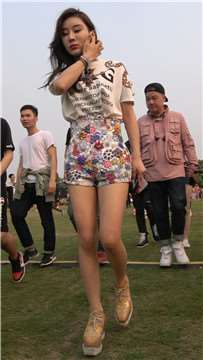 1771901yqlead4hq.jpg