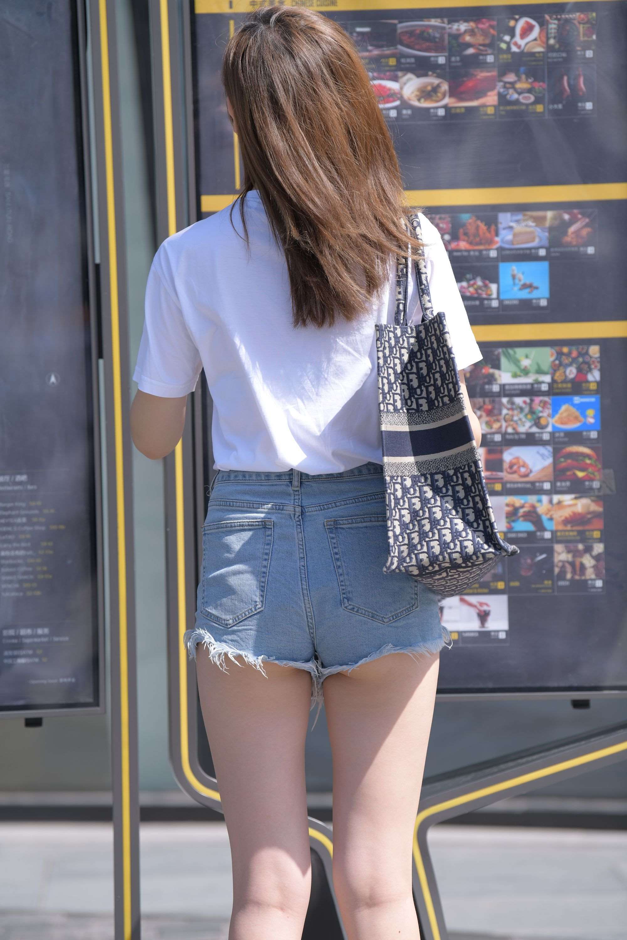117777n4oaa01svji.jpg