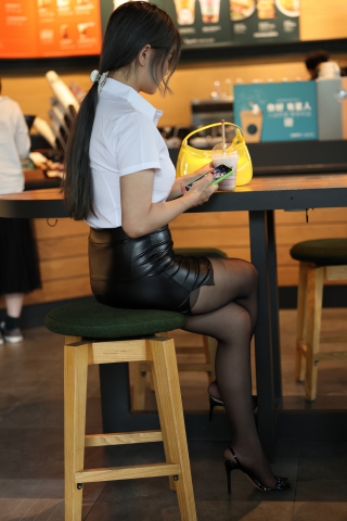 114911lke00bxqky1.jpg