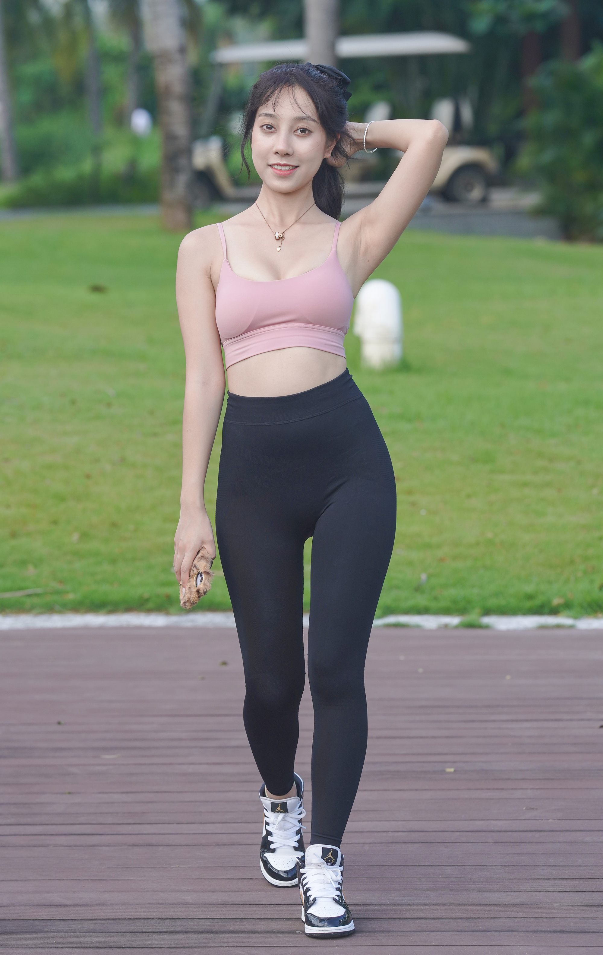 115111ihfl2n01jx5.jpg