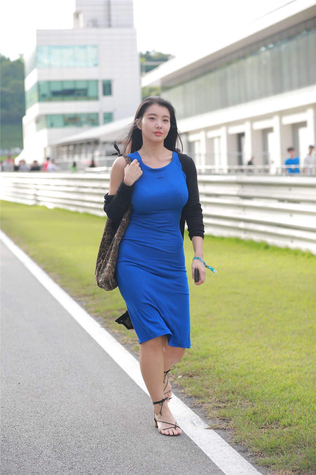 99922-3wp1z5d2e2l.jpg