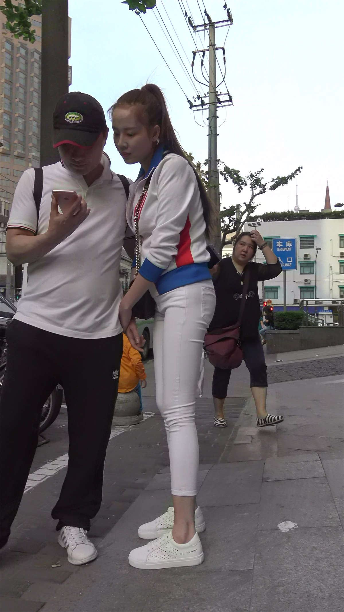 81882-f0jve1i22lv.jpg