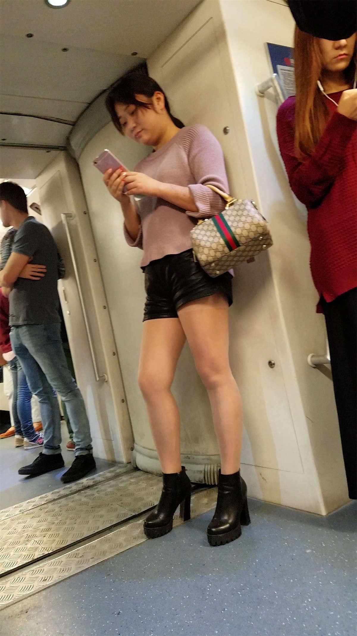40590-viqgmoskmfm.jpg