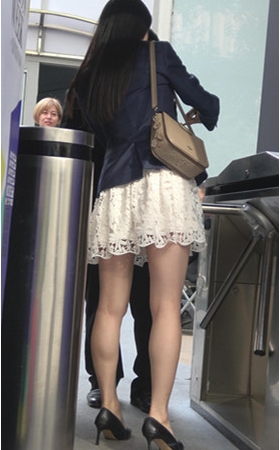 漂亮的白裙气质美女