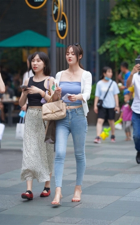 牛仔裤百搭显身材