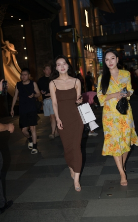 假如她是你媳妇，你几点回家