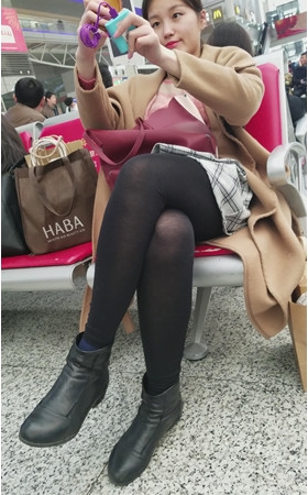 漂亮的黑丝女孩