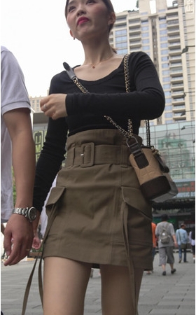 高腰裙小姐姐