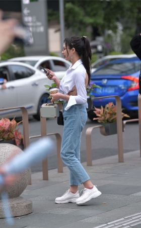 衬衫牛仔裤
