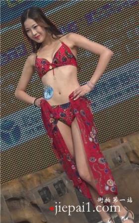 碎花长腿苗条身材MM，婀娜多姿。