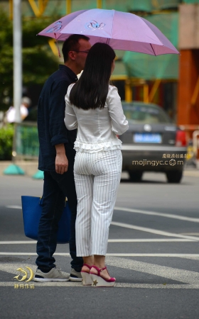 条纹裤小少妇的背影（16P） [16P]
