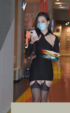 性感的黑色包屯裙美女MJ3354