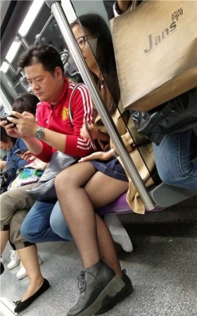 4k-丝袜美腿、大头皮鞋眼镜妹