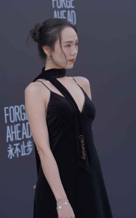 迷人黑色吊带 [210P-2.53GB]