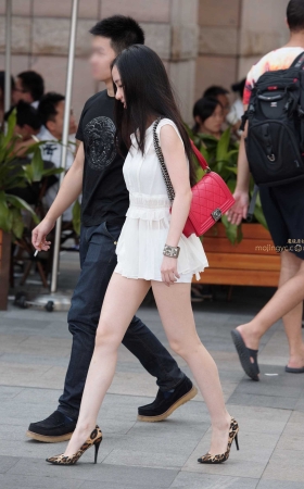 短裤，美腿，高跟，美少妇 [10P]