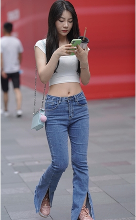露腰紧牛美女(29P)