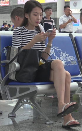 漂亮的美腿美足妹子