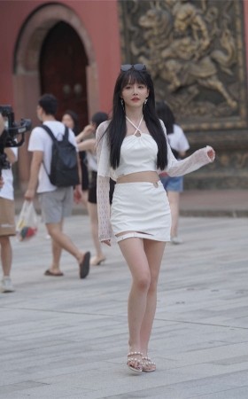 白色套装裙
