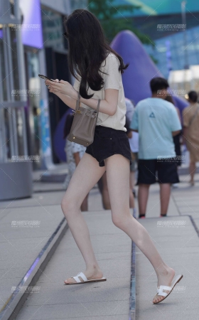 白皙大长腿 [21P]
