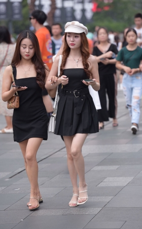 好甜美的小姐姐