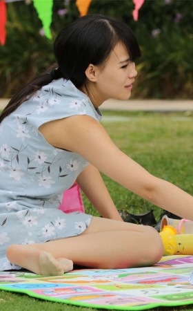 No563 梳着齐刘海的短丝美女