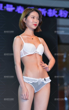 商场内衣SHOW，一模二套 [21P]