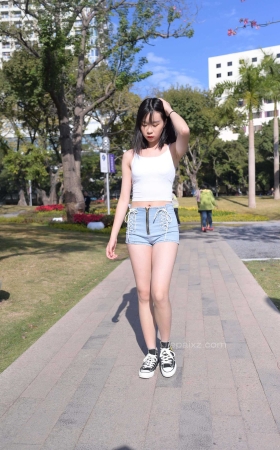 程生街拍★周末逛街的少女 【套图+视频】<font color=red> [10P]</font>