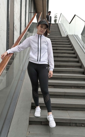 摄霸街拍作品 - 紧身瑜伽裤美女