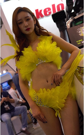 长腿车模小姐姐