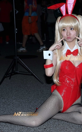 可爱的黑丝兔女郎Coser [19P]