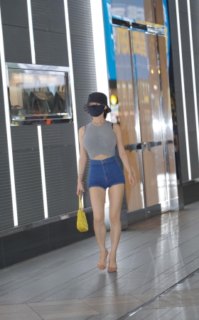 高腰牛仔热裤MM