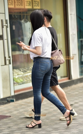 笑不露齿的甜美紧牛MM [17P]