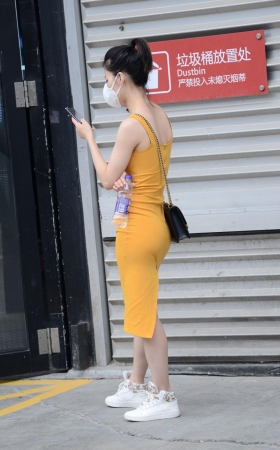 黄裙美女