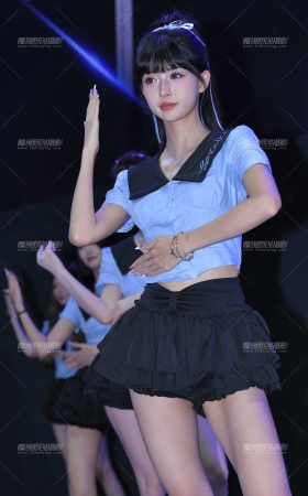 网络人气爆红的小玥玥 [14P]