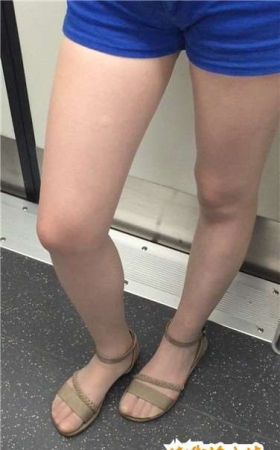 由上至下特写一遍美女每个身体部位
