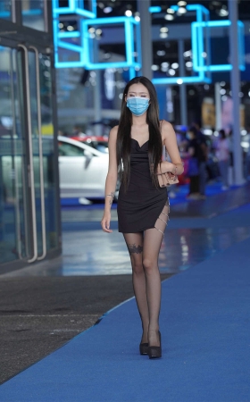黑丝长腿逛车展