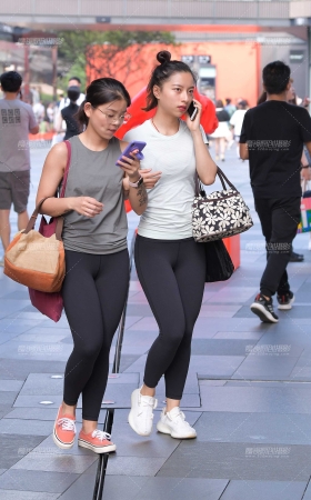 绑头发黑色瑜伽裤美眉 [16P]