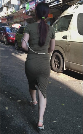 连体包臀长裙美妇