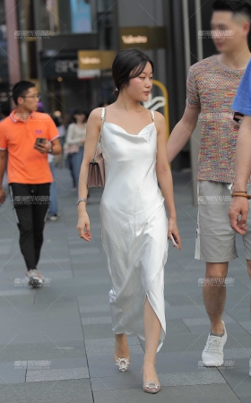 女人味十足的连衣裙 [13P]