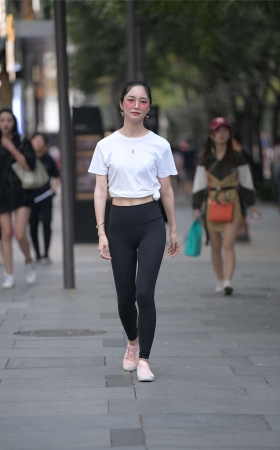 黑白搭配瑜伽运动装