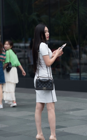 美女等人