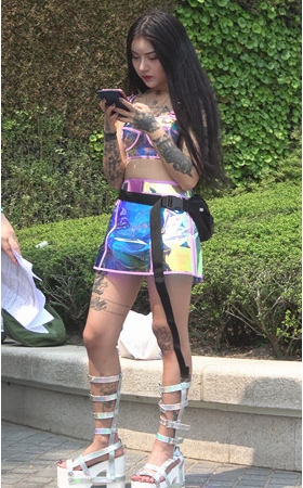 性感的纹身小姐姐